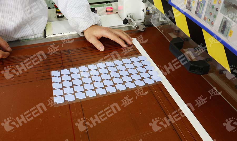 探索新能源汽車動(dòng)力模塊的散熱優(yōu)化：導(dǎo)熱材料的關(guān)鍵角色