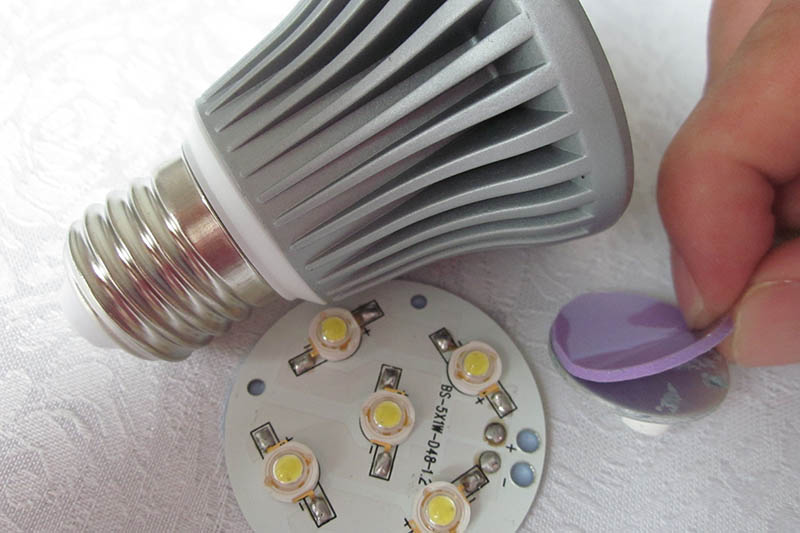 1770364283705486.jpg 導(dǎo)熱墊在led照明中的熱管理應(yīng)用.jpg